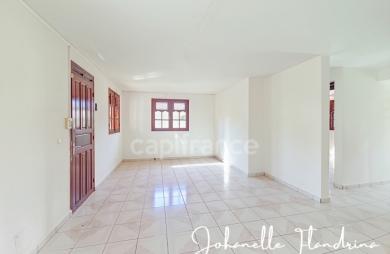 Vente Local commercial 230m&sup2; 9 pièces Les Abymes