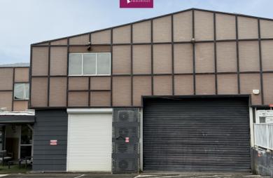 LOCATION Local RDC Arnouville 190 m2