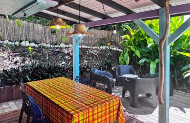 T2 indépendant avec terrasse   Secteur de la Toubana à 2 pas de la plage