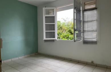 SAINT-CLAUDE — Maison rénovée avec grand jardin clos, quartier prisé
