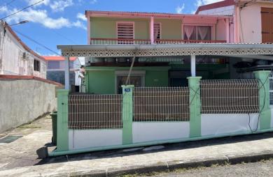 BASSE-TERRE - Maison familiale T 5 avec studio indépendant