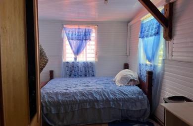 BASSE-TERRE - Maison familiale T 5 avec studio indépendant