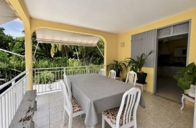 À VENDRE - Maison avec potentiel constructible sur un terrain de 1280 m2 à PETIT-BOURG