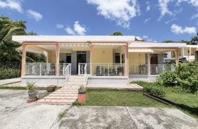 À VENDRE - Maison avec potentiel constructible sur un terrain de 1280 m2 à PETIT-BOURG