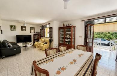 À VENDRE - Maison avec potentiel constructible sur un terrain de 1280 m2 à PETIT-BOURG