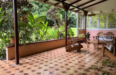 GOURBEYRE, villa T5 avec terrasse , double garage sur un grand terrain