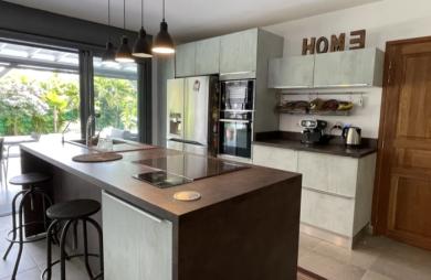 LOCATION VILLA F5 MEUBLEE avec Piscine, garage et bungalow F2 (entr jardin et piscine inclus)