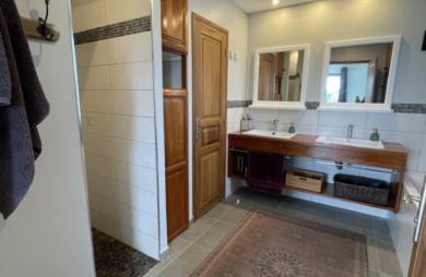 LOCATION VILLA F5 MEUBLEE avec Piscine, garage et bungalow F2 (entr jardin et piscine inclus)