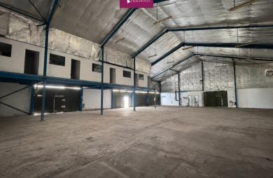 À louer - Dépôt de 700 m2 avec mezzanine   Petit-Pérou, Les Abymes