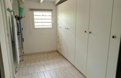 MAISON T3 (87m2) - JUMELLÉE et MEUBLÉE - Belcourt 97122 BAIE-MAHAULT