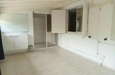 MAISON T3 (87m2) - JUMELLÉE et MEUBLÉE - Belcourt 97122 BAIE-MAHAULT