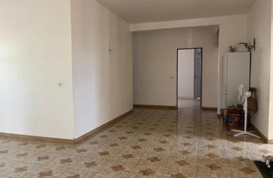 Maison familiale de 4 chambres avec T2 indépendant et garage sur un terrain clôturé