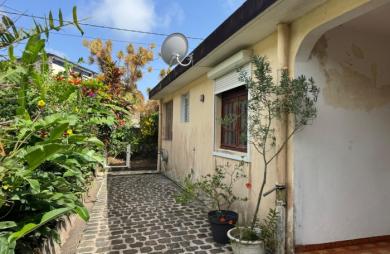 Maison familiale de 4 chambres avec T2 indépendant et garage sur un terrain clôturé
