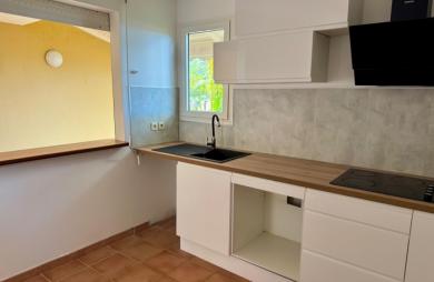 GOURBEYRE — Duplex T3, entièrement rénové avec vue sur les Saintes