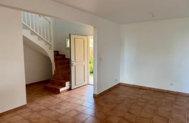 GOURBEYRE — Duplex T3, entièrement rénové avec vue sur les Saintes