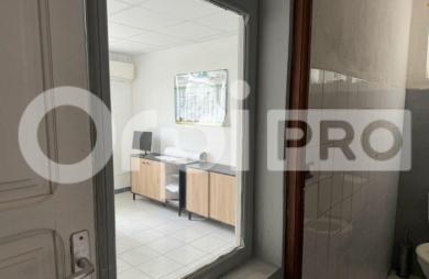 Louez un entrepôt d environ 580 m2  aux Abymes avec Orpi BOUTAREL