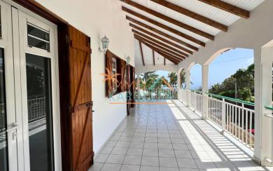 Haut de villa T4 à Saint-Claude (Belfond) – Vue mer