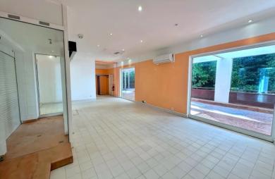 Location Local commercial 61m&sup2; Saint François