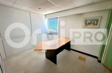 Bureau - Local professionnel & commercial de 88 m² – Village Manganao, Saint-François
5 salles d