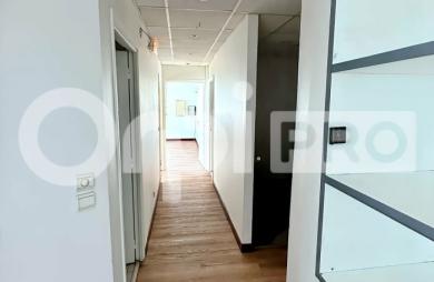 Bureau - Local professionnel & commercial de 88 m² – Village Manganao, Saint-François
5 salles d