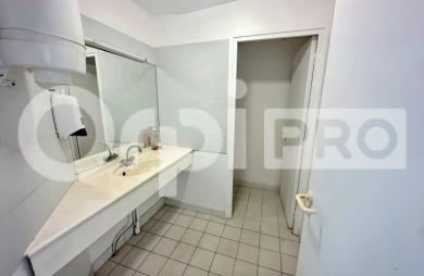Bureau - Local professionnel & commercial de 88 m² – Village Manganao, Saint-François
5 salles d