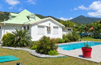 POINTE-NOIRE   VILLA DE 150 M2 AVEC PISCINE AU SEL & JACUZZI