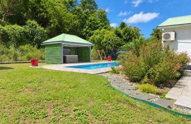 POINTE-NOIRE   VILLA DE 150 M2 AVEC PISCINE AU SEL & JACUZZI