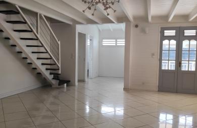 POINTE-NOIRE   VILLA DE 150 M2 AVEC PISCINE AU SEL & JACUZZI