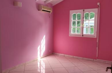 POINTE-NOIRE   VILLA DE 150 M2 AVEC PISCINE AU SEL & JACUZZI