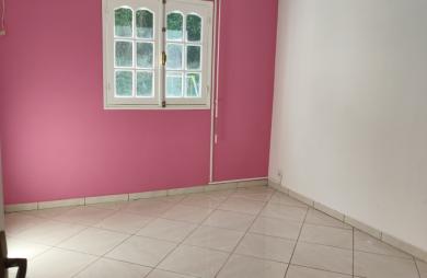 POINTE-NOIRE   VILLA DE 150 M2 AVEC PISCINE AU SEL & JACUZZI