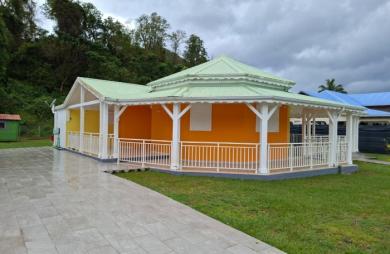 POINTE-NOIRE   VILLA DE 150 M2 AVEC PISCINE AU SEL & JACUZZI