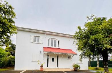 Location Maison 176.57m&sup2; 6 pièces Baie Mahault