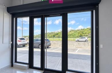 À louer   Local commercial 132 m2 avec excellente visibilité à Baillif (97123)