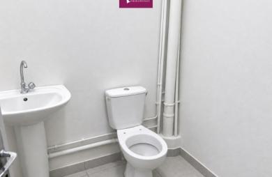 À louer   Local commercial 132 m2 avec excellente visibilité à Baillif (97123)