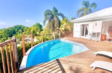 Jolie villa avec piscine - Vue montagne à Petit-Bourg
