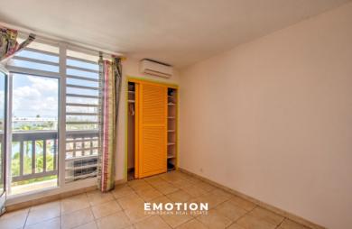 Appartement T2   53,48 m2, vue marina et mer + grand box fermé de 15 m2 + une cave de 4,5 m2 - Marina du Gosie
