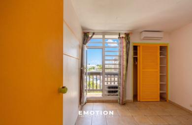 Appartement T2   53,48 m2, vue marina et mer + grand box fermé de 15 m2 + une cave de 4,5 m2 - Marina du Gosie