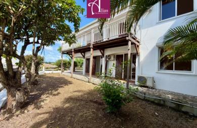 À LOUER GRANDE MAISON MITOYENNE F4 VUE MER À LA MARINA DU GOSIER