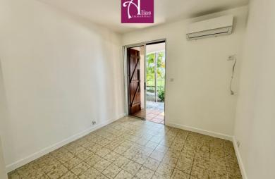 À LOUER GRANDE MAISON MITOYENNE F4 VUE MER À LA MARINA DU GOSIER