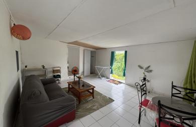 À LOUER   SPACIEUX T2 MEUBLÉ D’ENVIRON 50 M2   PROCHE DU BOURG DU GOSIER