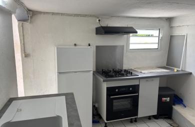 À LOUER   SPACIEUX T2 MEUBLÉ D’ENVIRON 50 M2   PROCHE DU BOURG DU GOSIER
