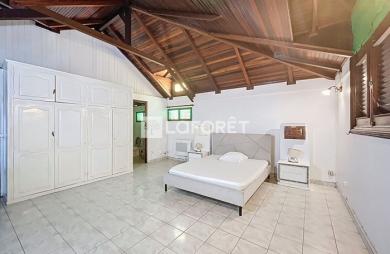 Location Local commercial 120m² 6 pièces Gosier