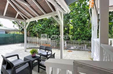 Location Local commercial 120m² 6 pièces Gosier