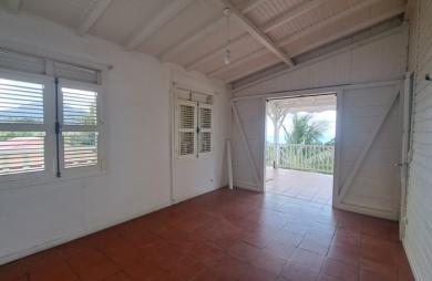 SAINT-CLAUDE-Villa T4 avec jardin, terrasse vue mer et studio indépendant + double garage
