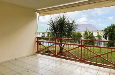 SAINT-CLAUDE - Appartement T3 rénové avec terrasse dans une résidence sécurisée avec piscine