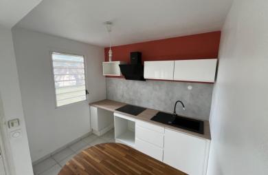SAINT-CLAUDE - Appartement T3 rénové avec terrasse dans une résidence sécurisée avec piscine