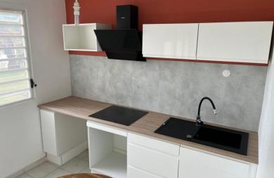 SAINT-CLAUDE - Appartement T3 rénové avec terrasse dans une résidence sécurisée avec piscine