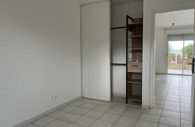 SAINT-CLAUDE - Appartement T3 rénové avec terrasse dans une résidence sécurisée avec piscine