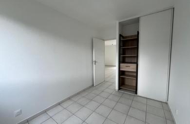 SAINT-CLAUDE - Appartement T3 rénové avec terrasse dans une résidence sécurisée avec piscine