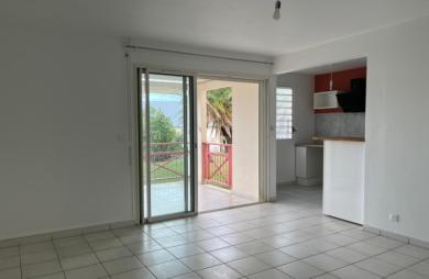 SAINT-CLAUDE - Appartement T3 rénové avec terrasse dans une résidence sécurisée avec piscine